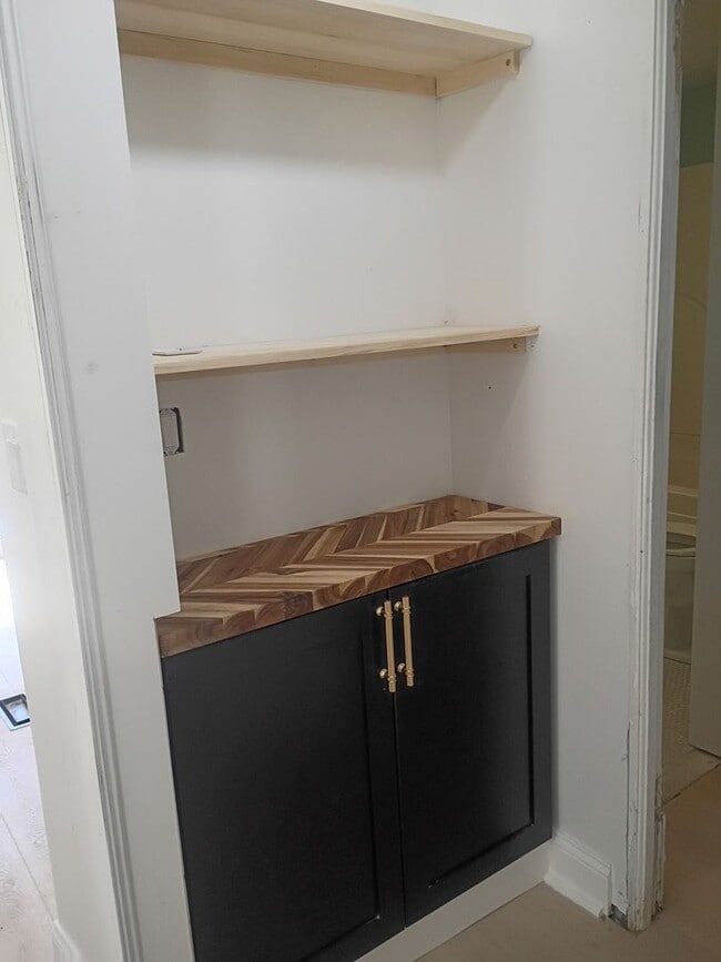 Photo - Jefferson 3 Apartment Unit 2 bedroom upper