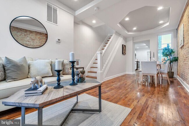 Photo - 3405 Claremont St