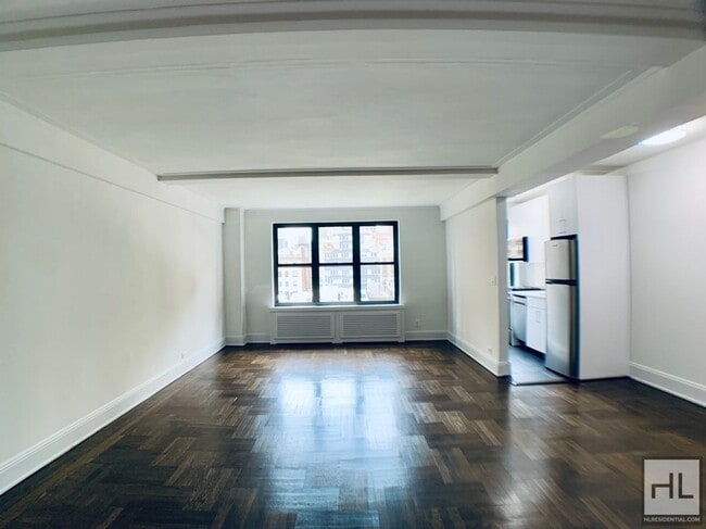 Building Photo - EAST 38 STREET Unit 10B