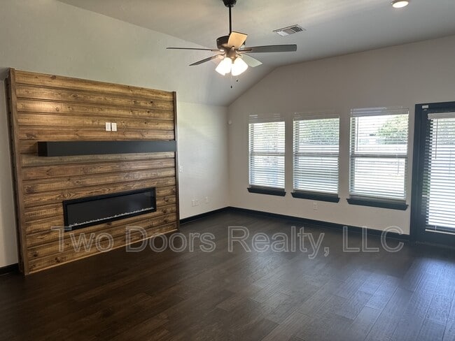 Photo - 2229 Roca Dr