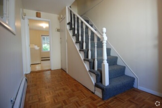 Building Photo - 164 Bowen St Rental
