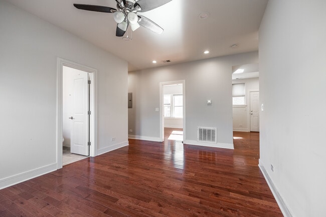 Photo - 1159 W Lunt Ave Unit 3