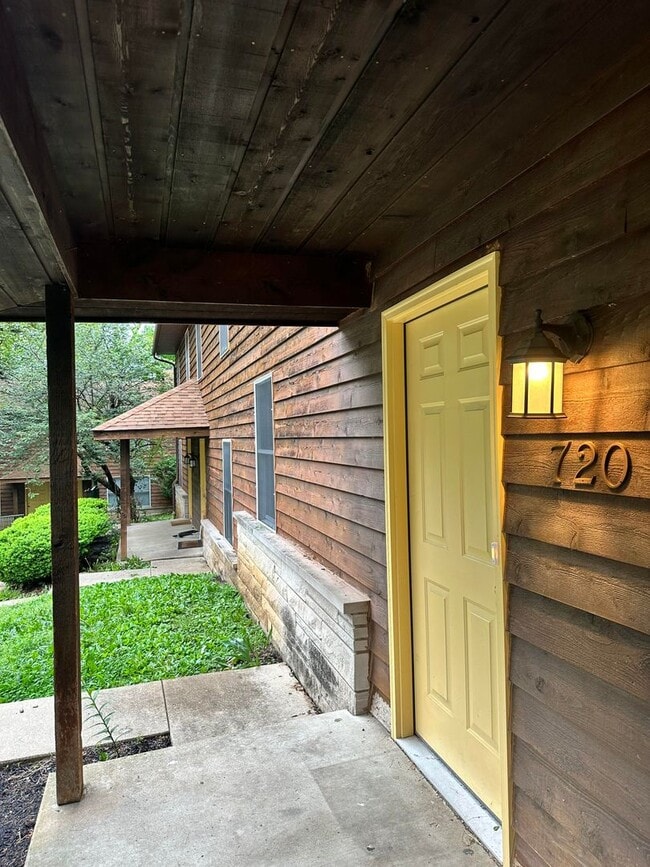 Photo - 3 bedroom, 2.5 bath Townhouse: Cedar Grove... Unit 720 West 17th Street