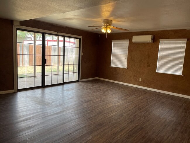 Photo - 6539 Amber Dr