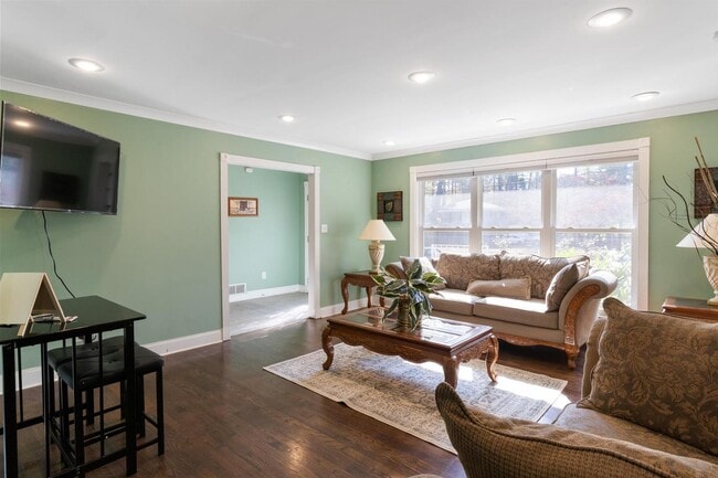 Photo - 3525 Creighton Rd SW