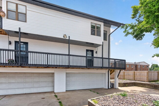 Photo - 1030 E Elm St