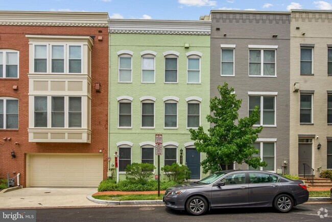 Building Photo - 1021 3rd Pl SE Rental