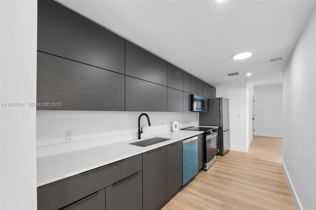 Photo - 403 SW 12th Ave Unit 4