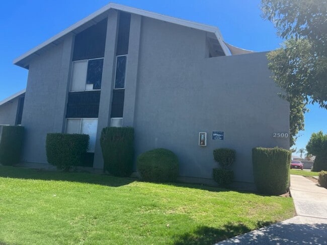 Building Photo - 2500 Ashe Rd Unit B