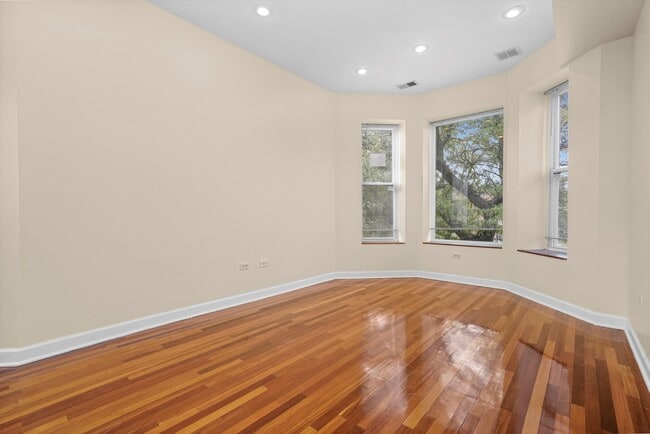 Photo - 1923 S Kedzie Ave