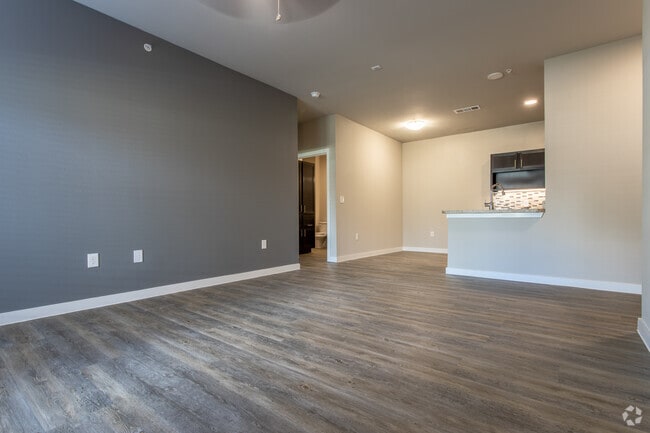 1 BR, 1 BA - 735 SF