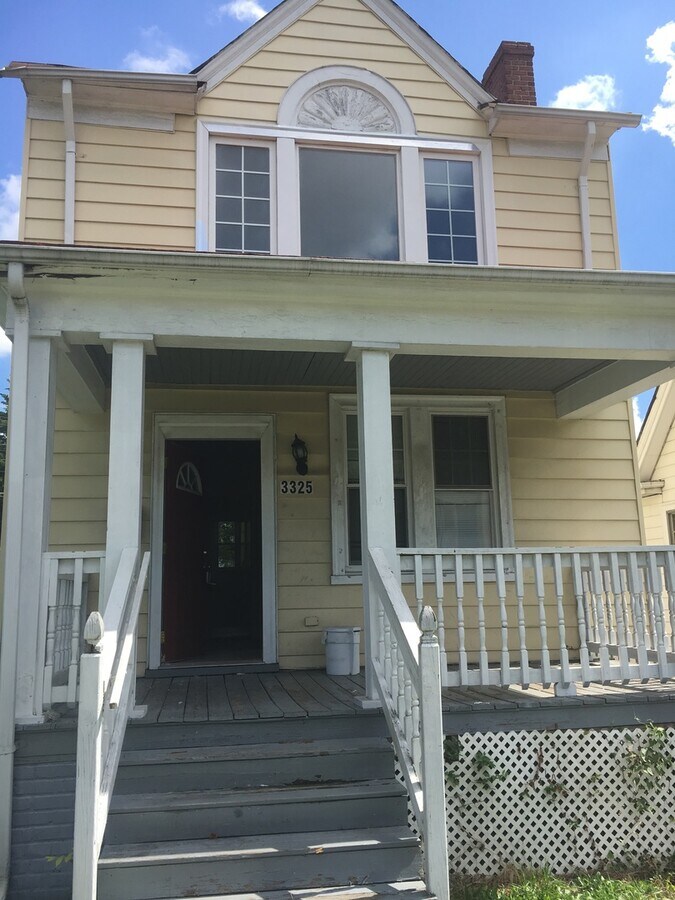 Charming Colonial on Corner Lot in Northside - Charming Colonial on Corner Lot  in Northside Casa