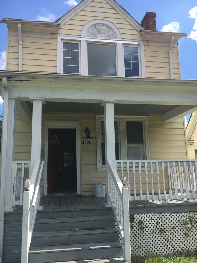 Building Photo - Charming Colonial on Corner Lot in Northside Rental