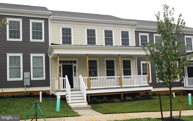 Building Photo - 851 Mapleton Ave Rental