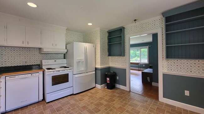 Photo - 32 S Main St