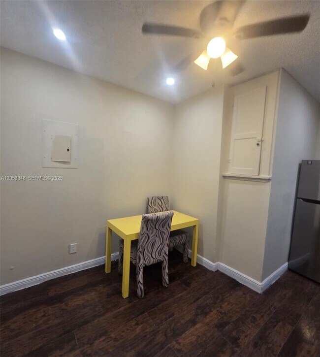 Photo - 1008 N 18th Ct Unit 101B