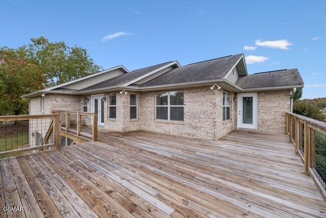 Photo - Spacious & Grand Living!!!