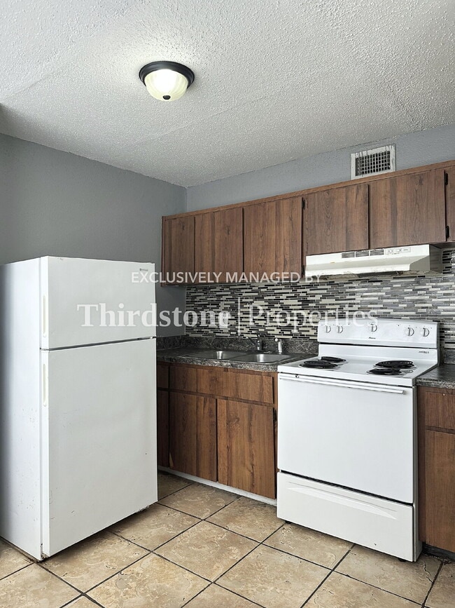 Building Photo - 1819 W 6th St Unit 1 Rental