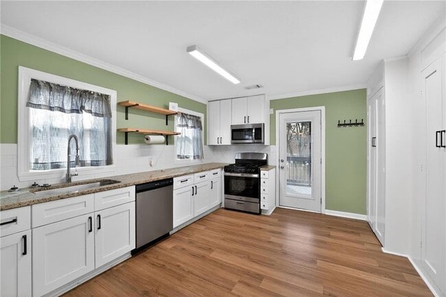 Photo - 871 Hargis St SE