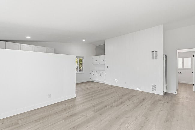 Photo - 360 S Reeves Dr