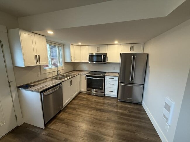 Building Photo - 986 Douglas Ave Unit B