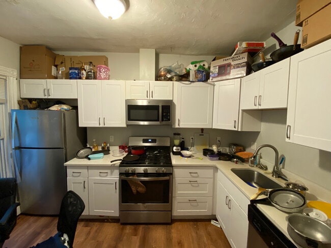 Building Photo - 5 Hill St Unit #3