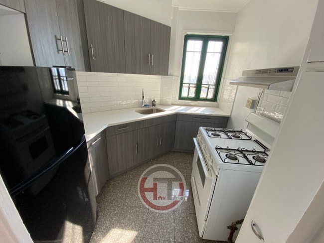 Building Photo - 1595 Unionport Rd