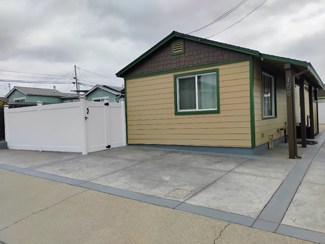 Photo - 158 N 6th St House