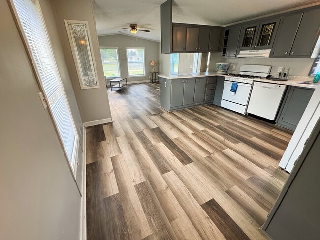 Photo - 2552 Smith Ave