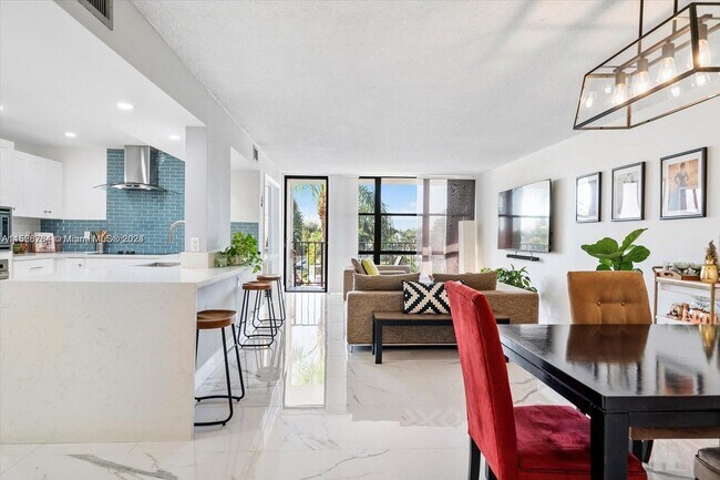 Photo - 1000 Parkview Dr Condo Unit 327