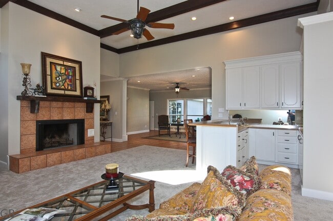 Building Photo - 3235 Country Club Blvd Rental