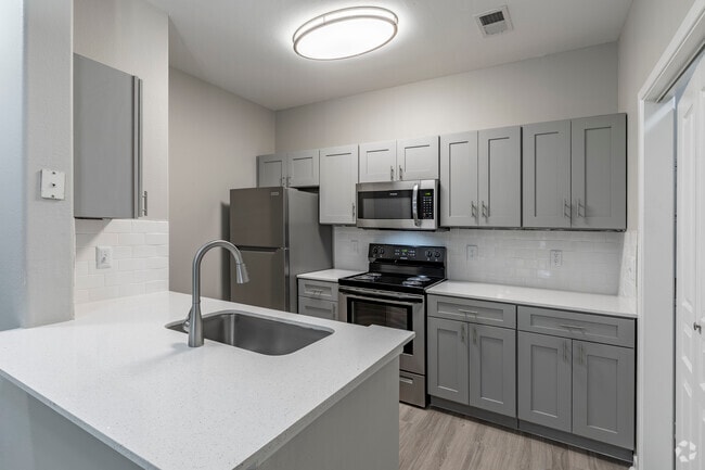 1BR, 1BA - 690SF