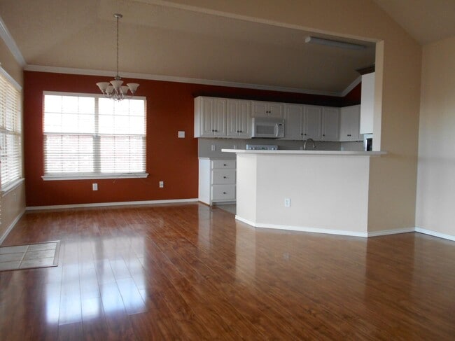 Photo - 6513 91st St