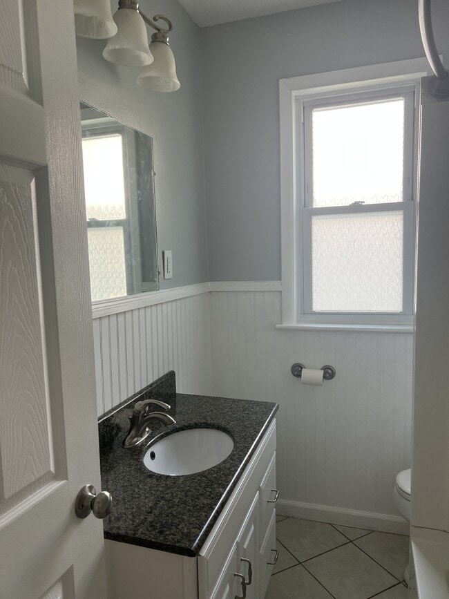 Building Photo - 822 Hampton Ave Rental