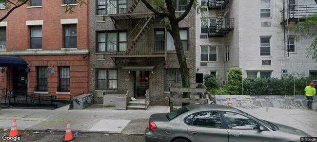 Photo - 324 E 35th St