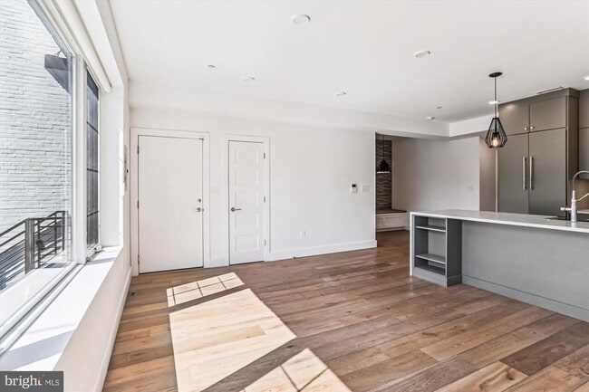 Photo - 2409 37th St NW Unidad 2