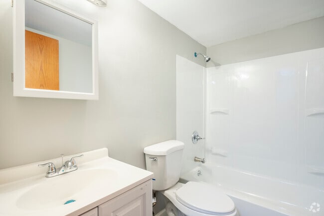 Studio, 1BA - 400SF - Bathroom
