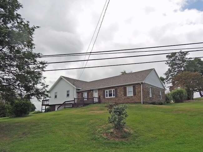 Photo - 2726 Stewartstown Rd