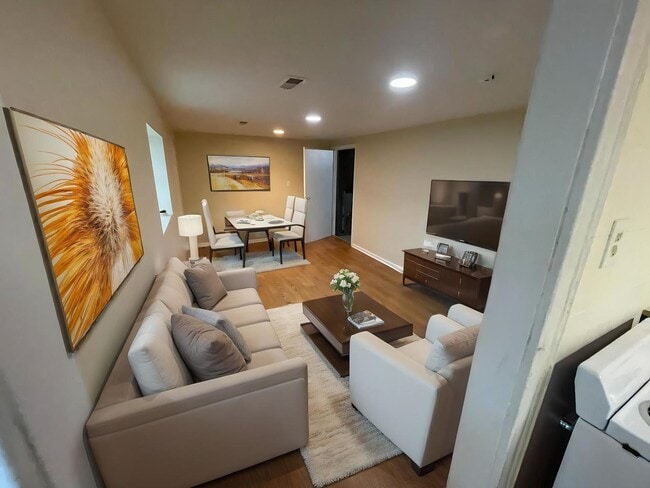 Photo - 5056 W Henderson St Unidad G