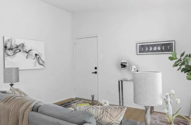 Photo - 2627 Douglas Ave Unit ID9211.6