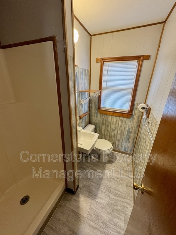 Photo - 8310 Center Dr