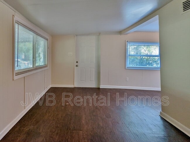Photo - 573 E 55th St