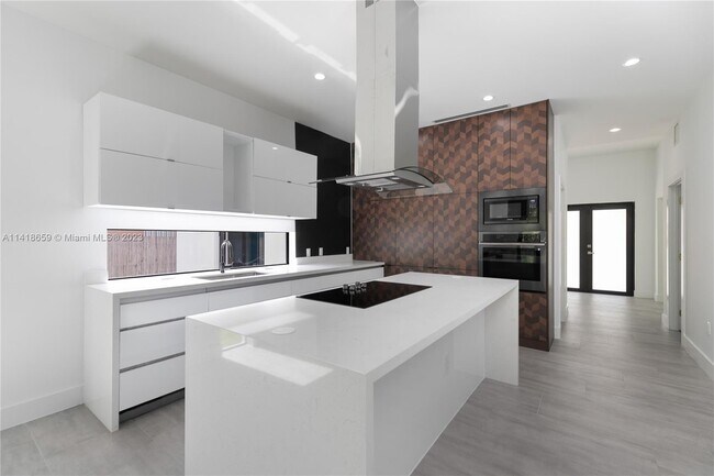 Photo - 2140 SW 20th St