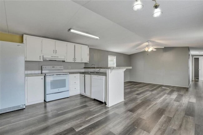 3 Pine Rd