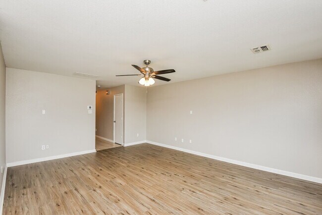 Photo - 6601 Meadow Way Ln