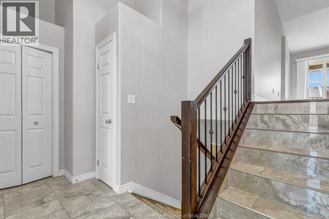 Photo - 1055 Thunderbay Ave