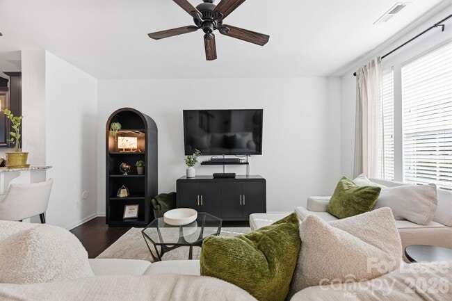 1353 Jacemans Wy