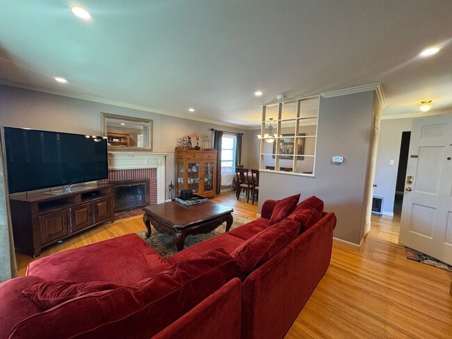 Photo - Fully Furnished 3BED/2BATH SFH For Rent in the Desirable City of San Leandro, Ca!!!!
