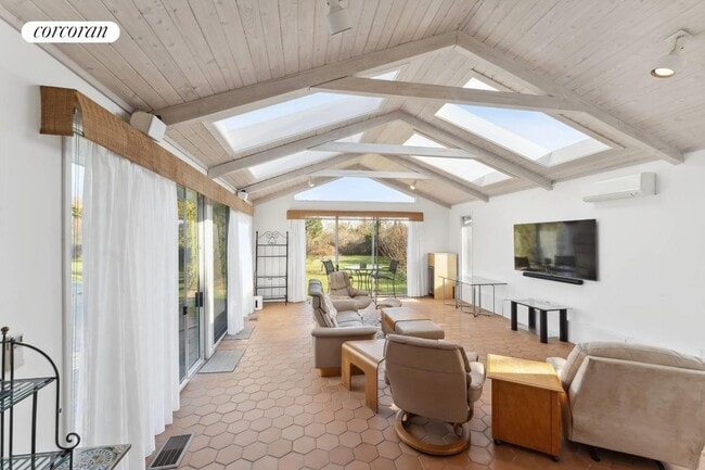 Photo - 62 Bayfield Ln