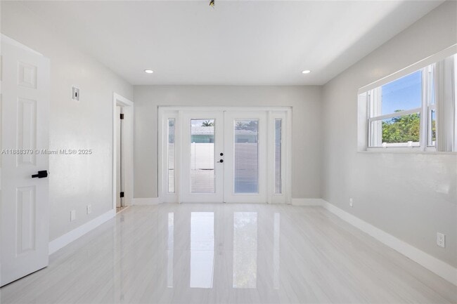Photo - 1221 SE 10th St
